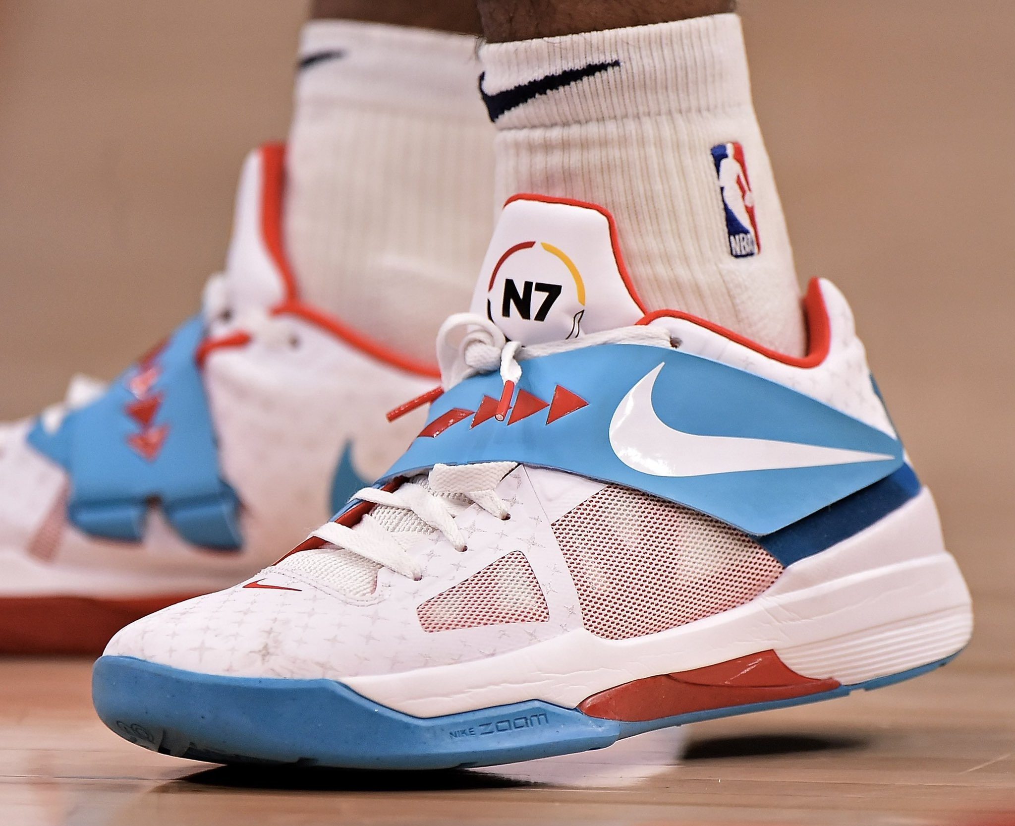 看了四年球了，在专科有一段时间刷抖音频繁给我推多...（看球四年，专科那会儿刷抖音老是给我推多...）