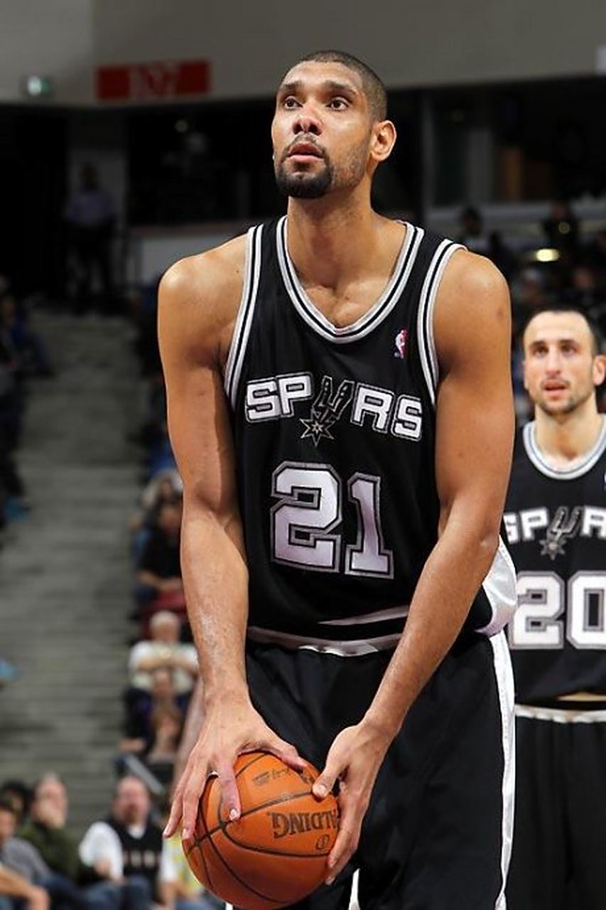 弗拉格砍下35分8篮板，莱昂纳德贡献30分，独行侠客场险胜快船（独行侠客场险胜快船：弗拉格35分8篮板，莱昂纳德砍下30分）