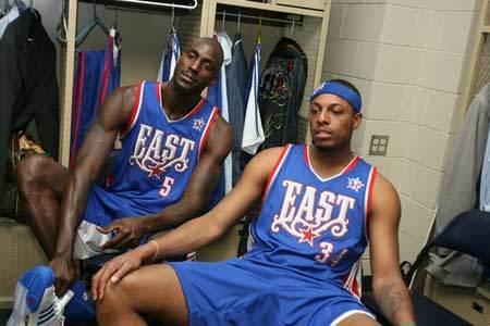 皇马主场0比2塞尔塔，心态失衡红牌左右赛果，三大进攻利器哑火（皇马主场0-2负塞尔塔：心态失衡引发红牌，三大进攻点集体哑火）