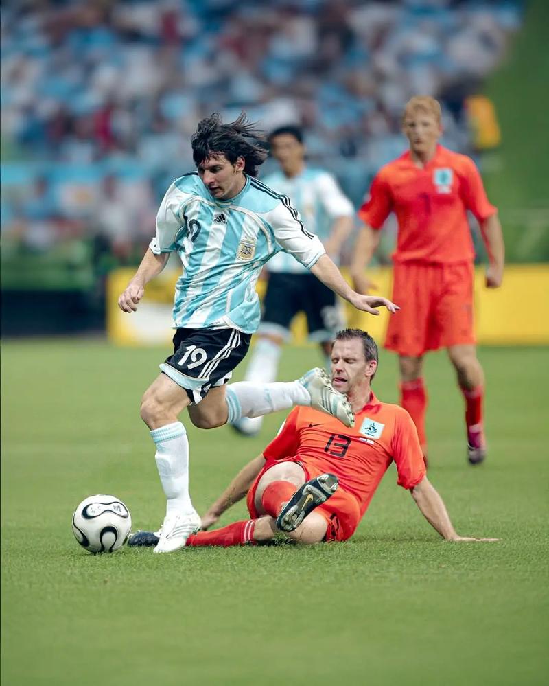 一家俱乐部，两支精英球队，亨利和珍·比蒂为您解读阿森纳的一切（同一徽章下的双雄，亨利与珍·比蒂全面解读阿森纳）