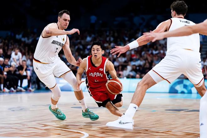 【壁纸】——巴塞罗那佩德里库巴西（巴塞罗那壁纸：佩德里与库巴西）