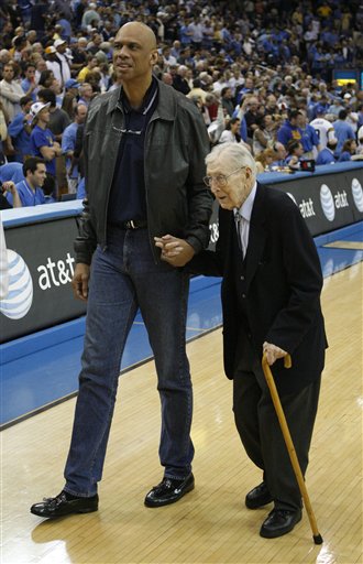 海港亚冠出线形势：剩余2轮落后晋级区6分，下轮不胜将被淘汰（海港亚冠出线告急：仅剩两轮仍落后6分，下轮不胜即遭淘汰）