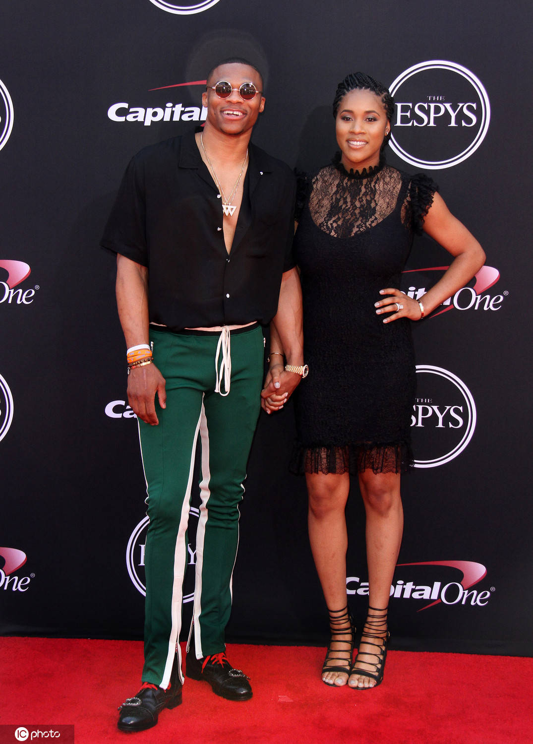 篮球篮网新援表现稳定（篮网新援发挥稳健）